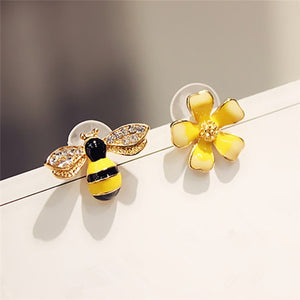 Korean Retro Asymmetric Butterfly Imitation Pearl Earrings