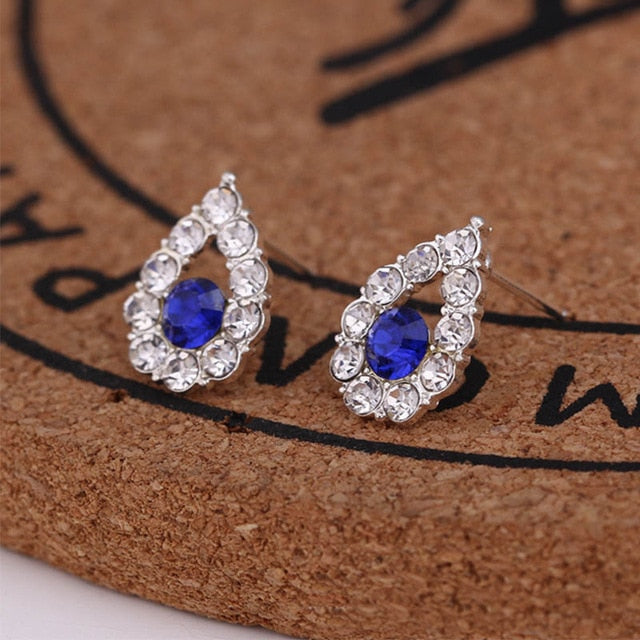 Women Exquisite Small Stud Earrings