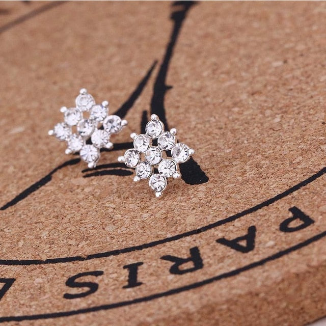 Women Exquisite Small Stud Earrings