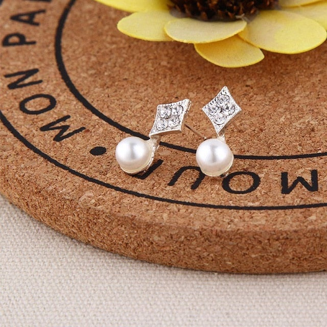 Women Exquisite Small Stud Earrings