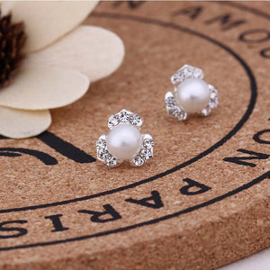 Women Exquisite Small Stud Earrings